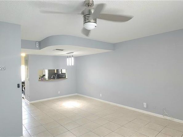 9905 NW 57th Mnr, Coral Springs FL 33076