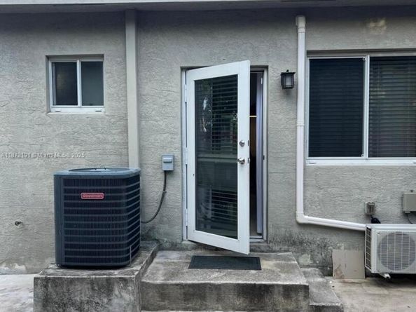 935 NW 2nd Ave, Fort Lauderdale FL 33311
