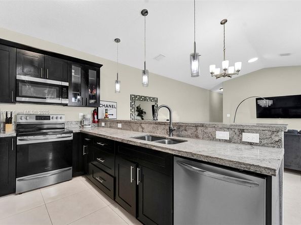 935 NW 2nd Ave, Fort Lauderdale FL 33311