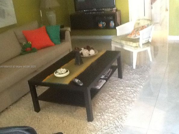 541 Blue Heron Dr 215, Hallandale Beach FL 33009