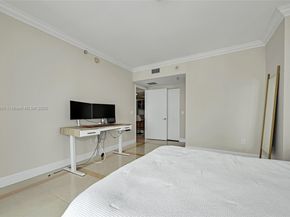 185 SW 7th St 4201, Miami FL 33130