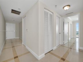 185 SW 7th St 4201, Miami FL 33130