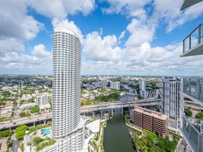 185 SW 7th St 4201, Miami FL 33130