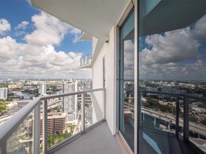 185 SW 7th St 4201, Miami FL 33130