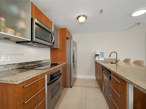 185 SW 7th St 4201, Miami FL 33130