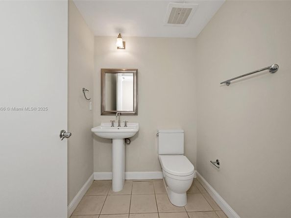 185 SW 7th St 4201, Miami FL 33130