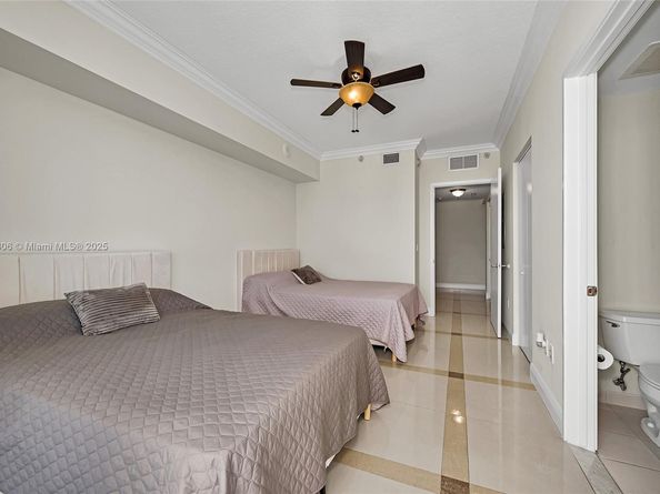185 SW 7th St 4201, Miami FL 33130