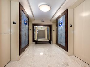 185 SW 7th St 4201, Miami FL 33130