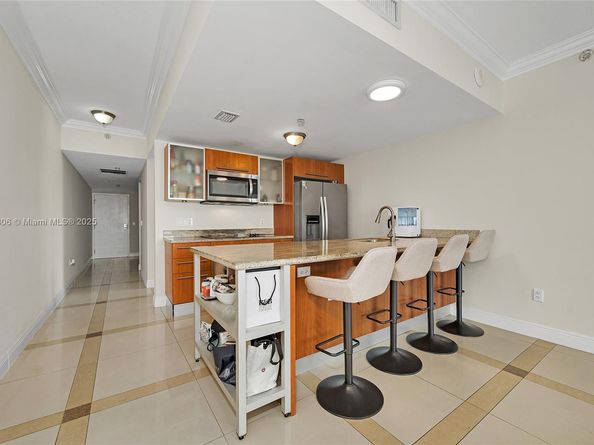 185 SW 7th St 4201, Miami FL 33130