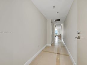 185 SW 7th St 4201, Miami FL 33130