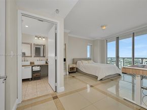185 SW 7th St 4201, Miami FL 33130