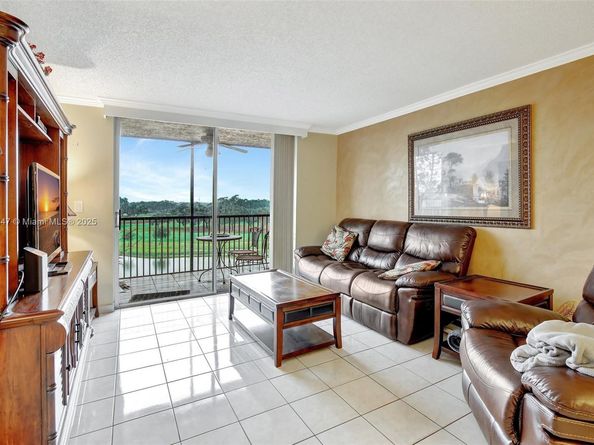 3001 W Rolling Hills Cir 601, Davie FL 33328