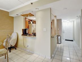 3001 W Rolling Hills Cir 601, Davie FL 33328