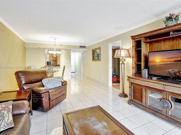 3001 W Rolling Hills Cir 601, Davie FL 33328