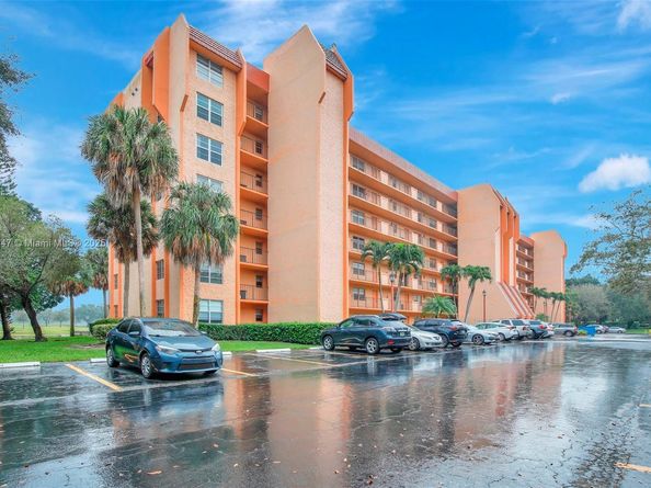 3001 W Rolling Hills Cir 601, Davie FL 33328