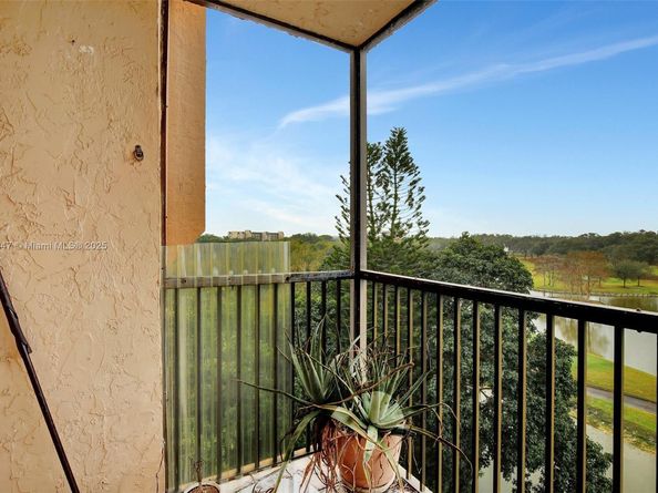 3001 W Rolling Hills Cir 601, Davie FL 33328