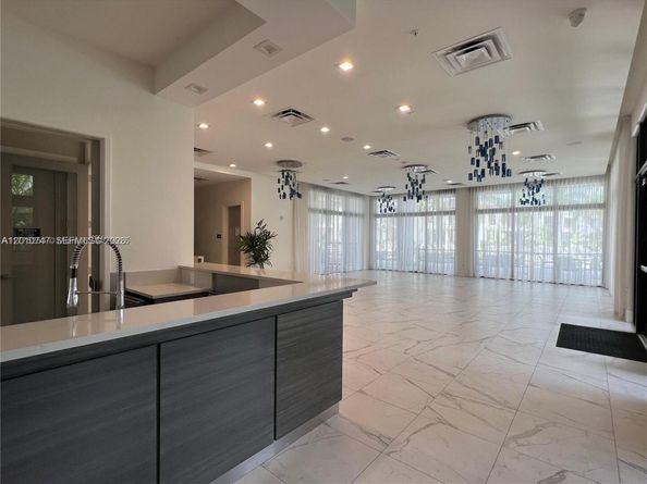 8167 NW 41st St E308, Doral FL 33166