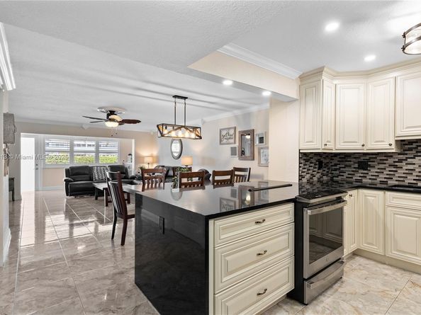 329 SE 3rd St 105T, Hallandale Beach FL 33009