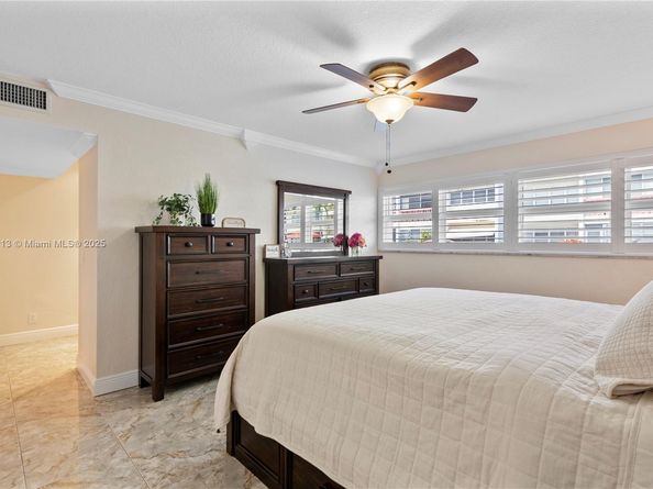 329 SE 3rd St 105T, Hallandale Beach FL 33009