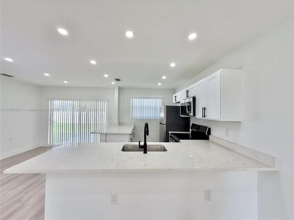 671 NW 37th Ave, Lauderhill FL 33311