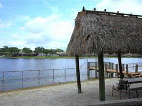 1100 Colony Point Cir 208, Pembroke Pines FL 33026