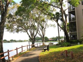1100 Colony Point Cir 208, Pembroke Pines FL 33026