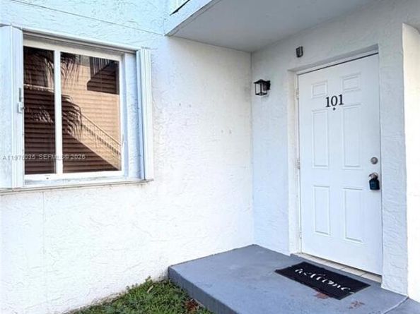 6207 SW 131st Ct 101, Miami FL 33183