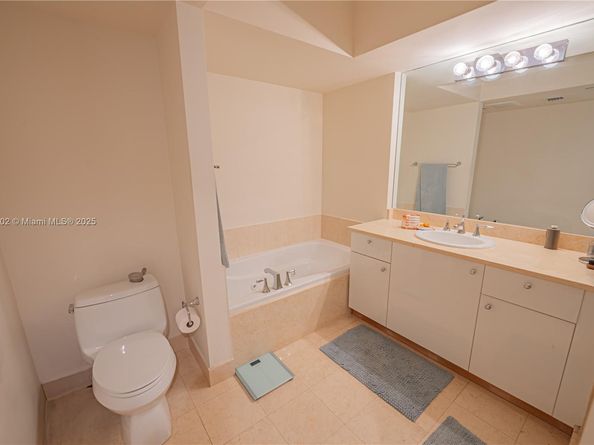 19900 E Country Club Dr 1214, Aventura FL 33180