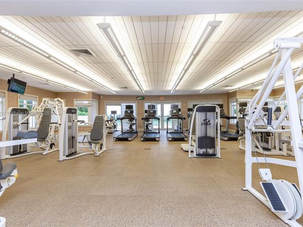 19900 E Country Club Dr 1214, Aventura FL 33180