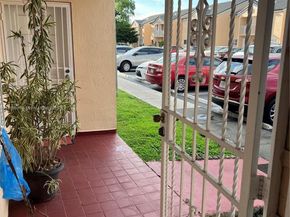 2600 NW 28th St 2072, Miami FL 33142