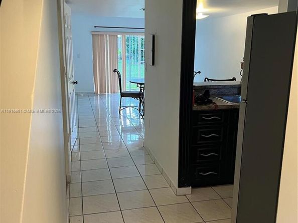 2600 NW 28th St 2072, Miami FL 33142