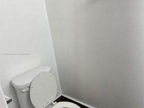 2600 NW 28th St 2072, Miami FL 33142