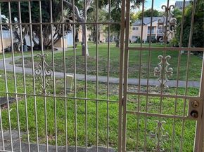 2600 NW 28th St 2072, Miami FL 33142