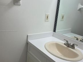 2600 NW 28th St 2072, Miami FL 33142