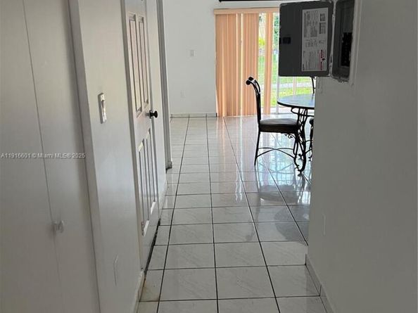 2600 NW 28th St 2072, Miami FL 33142