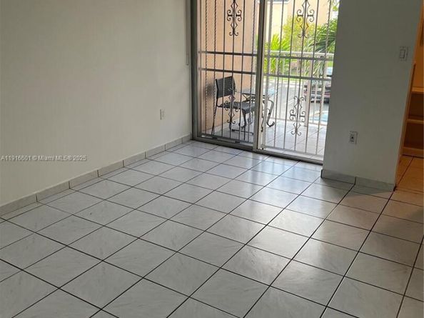 2600 NW 28th St 2072, Miami FL 33142