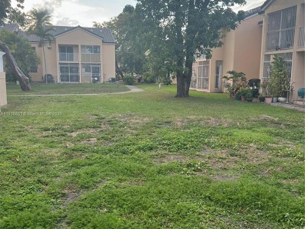 2600 NW 28th St 2072, Miami FL 33142