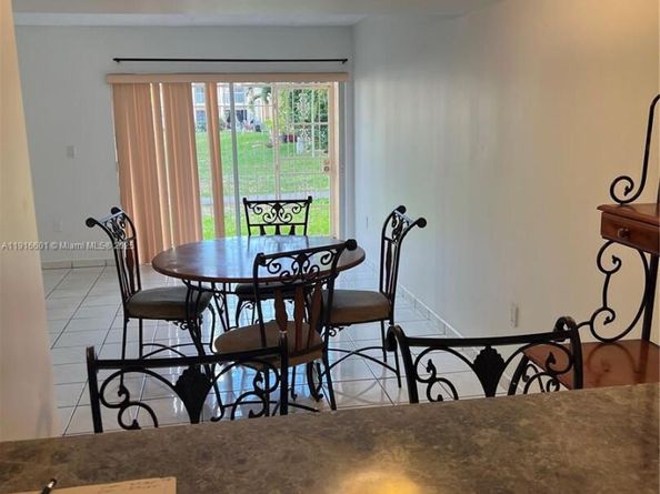 2600 NW 28th St 2072, Miami FL 33142