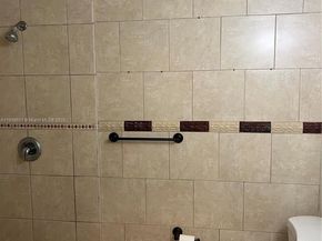 2600 NW 28th St 2072, Miami FL 33142