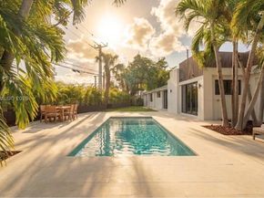12600 Ixora Rd, North Miami FL 33181