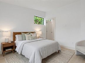12600 Ixora Rd, North Miami FL 33181