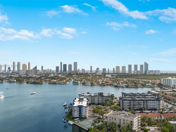 16385 Biscayne Blvd 3202, North Miami Beach FL 33160