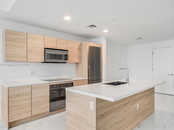 16385 Biscayne Blvd 3202, North Miami Beach FL 33160