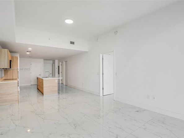 16385 Biscayne Blvd 3202, North Miami Beach FL 33160