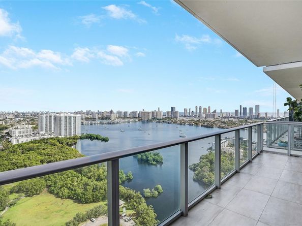 16385 Biscayne Blvd 3202, North Miami Beach FL 33160