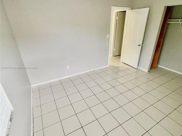 5532 SW 22nd St, West Park FL 33023