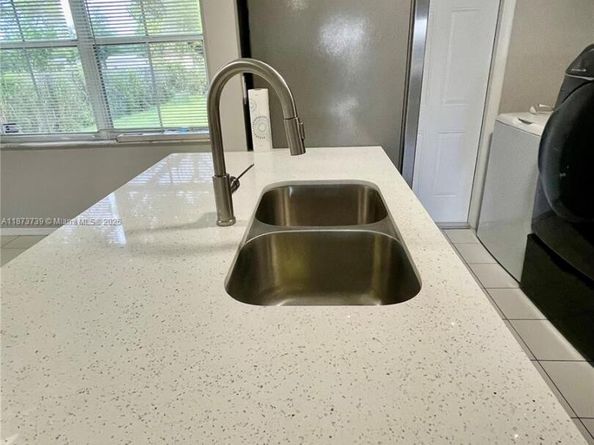 5532 SW 22nd St, West Park FL 33023