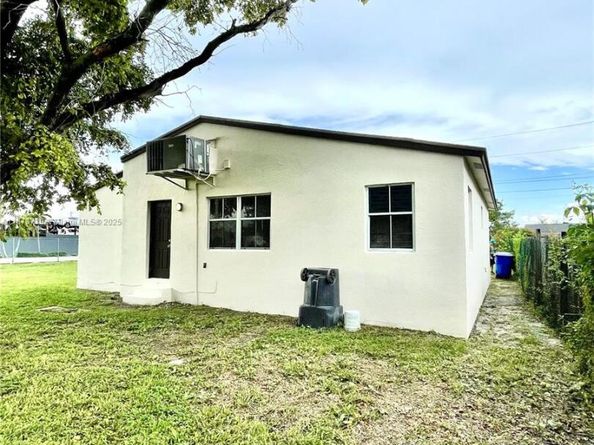 5532 SW 22nd St, West Park FL 33023