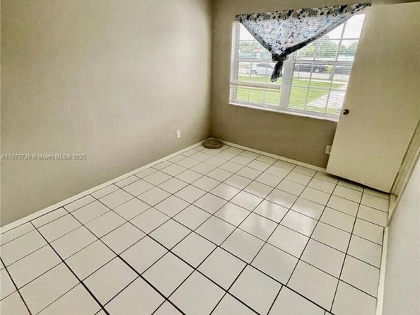 5532 SW 22nd St, West Park FL 33023