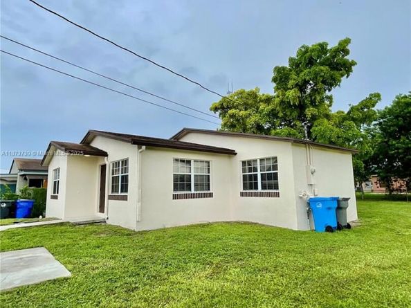 5532 SW 22nd St, West Park FL 33023